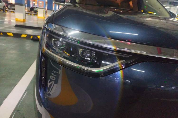 Used Hima AITO M8 2025 Extended-Range Max+ Version 53.4 kWh 6-Seater Edition Right Front Headlight