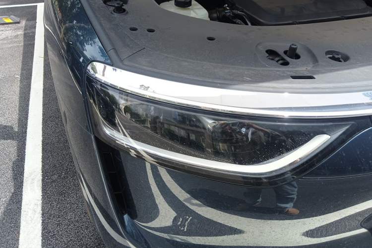Used Hima AITO M8 2025 Extended-Range Max+ Version 53.4 kWh 6-Seater Edition Right Front Headlight