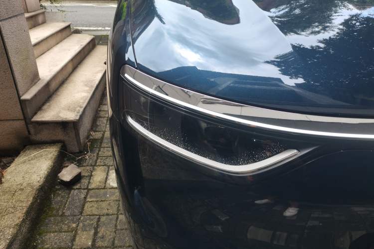 Used Hima AITO M8 2025 Extended-Range Ultra Version 53.4 kWh 6-Seater Edition Right Front Headlight