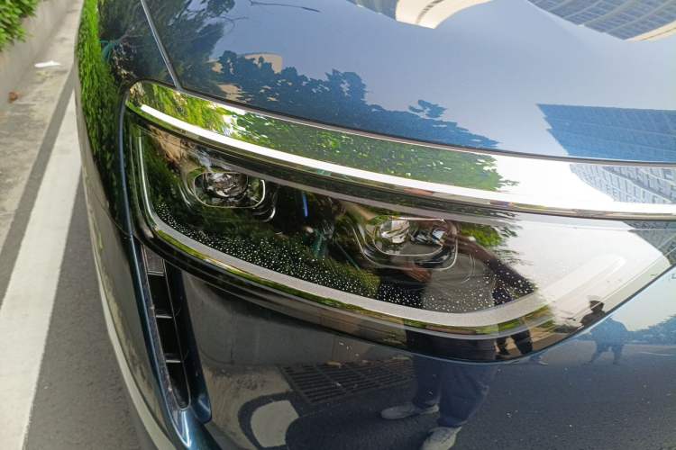 Used Hima AITO M8 2025 Extended-Range Max+ Version 53.4 kWh 6-Seater Edition Right Front Headlight