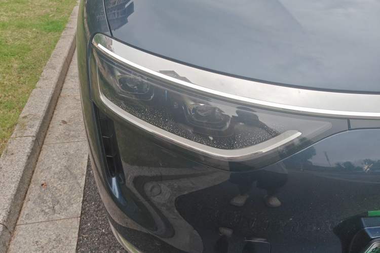 Used Hima AITO M8 2025 Extended-Range Max+ Version 53.4 kWh 6-Seater Edition Right Front Headlight