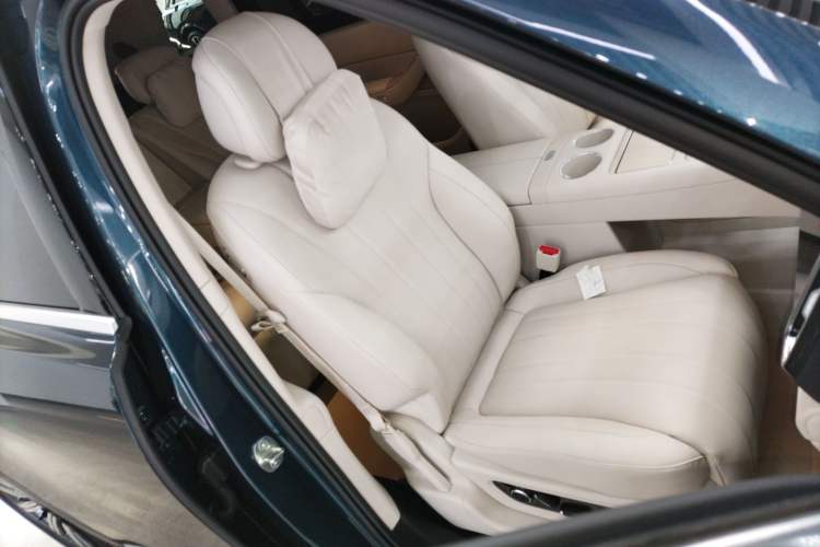 Used Hima AITO M8 2025 Model Pure Electric Max+ Five-Seat Long-Range Version Right Front Seat