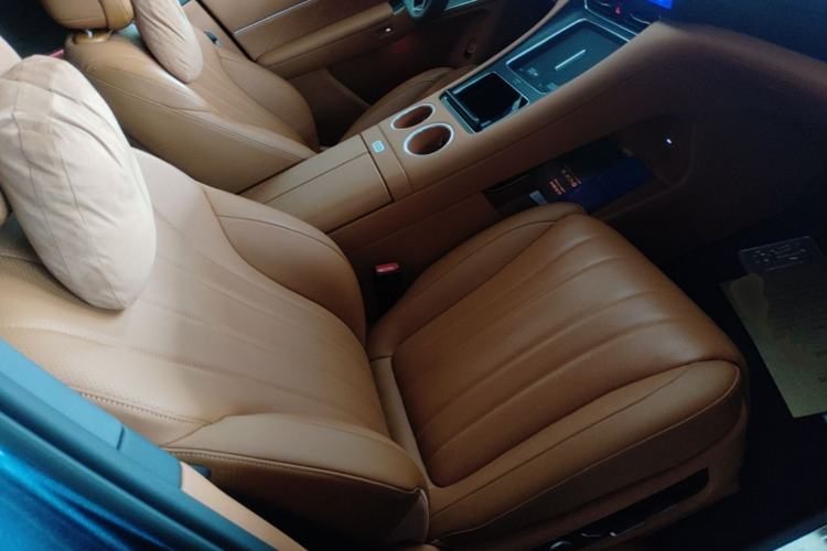 Used Hima AITO M8 2025 Extended-Range Ultra Version 53.4 kWh 5-Seater Edition Right Front Seat