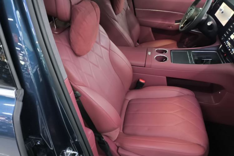 Used Hima AITO M8 2025 Extended-Range Ultra Version 53.4 kWh 5-Seater Edition Right Front Seat