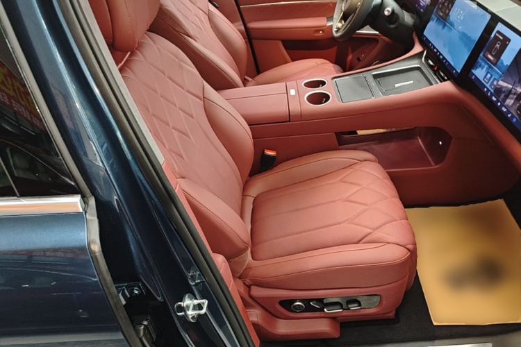 Used Hima AITO M8 2025 Extended-Range Ultra Version 53.4 kWh 5-Seater Edition Right Front Seat