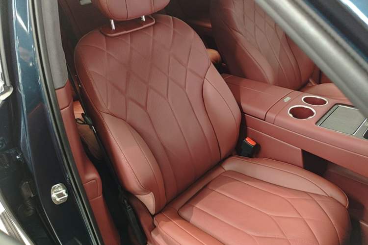Used Hima AITO M8 2025 Extended-Range Ultra Version 53.4 kWh 5-Seater Edition Right Front Seat
