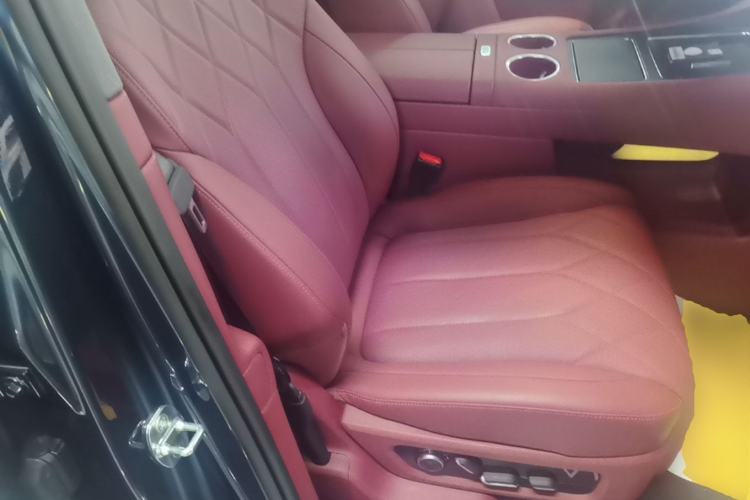 Used Hima AITO M8 2025 Extended-Range Ultra Version 53.4 kWh 5-Seater Edition Right Front Seat