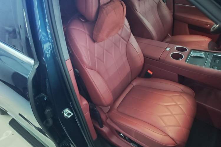 Used Hima AITO M8 2025 Extended-Range Ultra Version 53.4 kWh 5-Seater Edition Right Front Seat