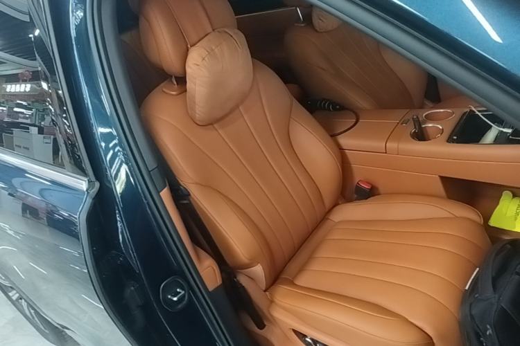Used Hima AITO M8 2025 Extended-Range Max+ Version 53.4 kWh 5-Seater Edition Right Front Seat