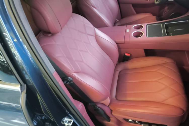Used Hima AITO M8 2025 Extended-Range Ultra Version 53.4 kWh 5-Seater Edition Right Front Seat
