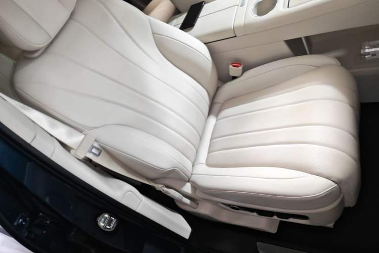 Used Hima AITO M8 2025 Extended-Range Ultra Version 53.4 kWh 6-Seater Edition Right Front Seat