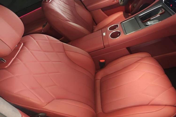Used Hima AITO M8 2025 Extended-Range Ultra Version 53.4 kWh 5-Seater Edition Right Front Seat