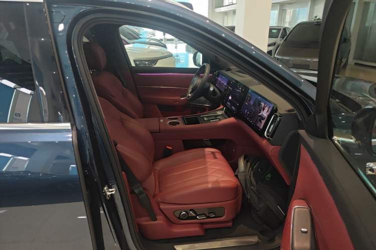 Used Hima AITO M8 2025 Extended-Range Ultra Version 53.4 kWh 5-Seater Edition Right Front Seat