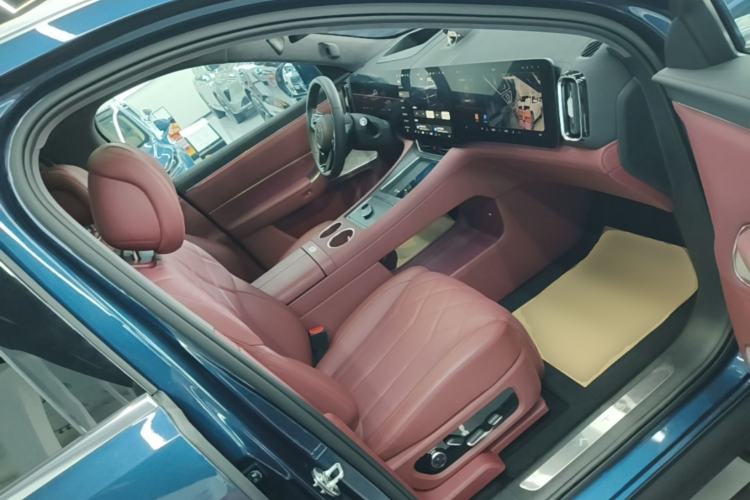 Used Hima AITO M8 2025 Extended-Range Ultra Version 53.4 kWh 5-Seater Edition Right Front Seat