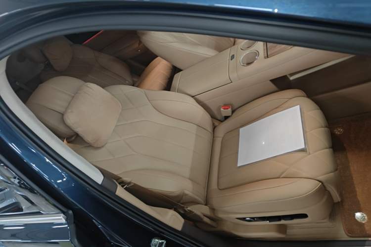 Used Hima AITO M8 2025 Extended-Range Ultra Version 53.4 kWh 6-Seater Edition Right Front Seat