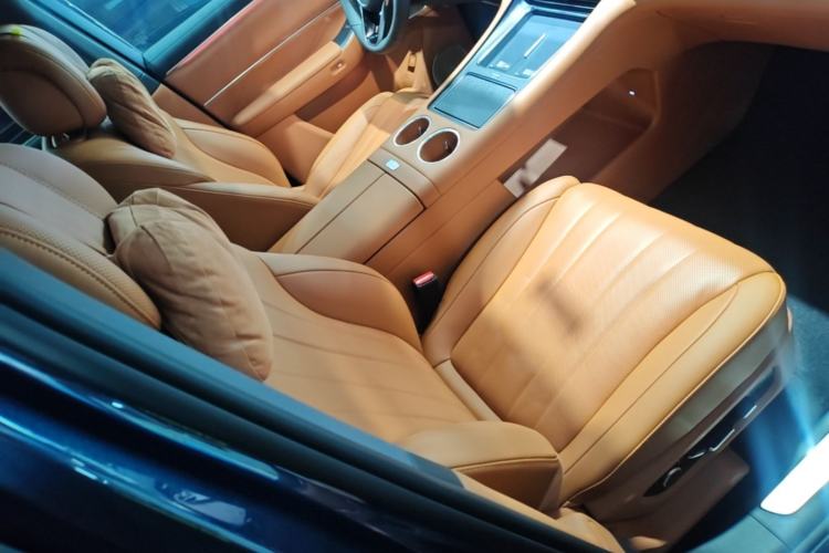 Used Hima AITO M8 2025 Extended-Range Max+ Version 53.4 kWh 6-Seater Edition Right Front Seat