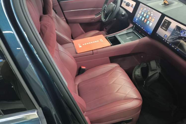 Used Hima AITO M8 2025 Extended-Range Ultra Version 53.4 kWh 5-Seater Edition Right Front Seat
