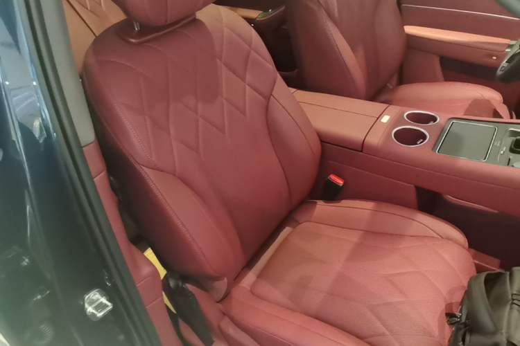 Used Hima AITO M8 2025 Extended-Range Ultra Version 53.4 kWh 5-Seater Edition Right Front Seat