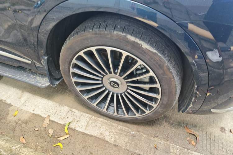 Used Hima AITO M8 2025 Extended-Range Max+ Version 53.4 kWh 5-Seater Edition Right Front Wheel Hub