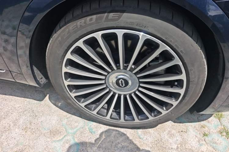Used Hima AITO M8 2025 Extended-Range Ultra Version 53.4 kWh 5-Seater Edition Right Front Wheel Hub