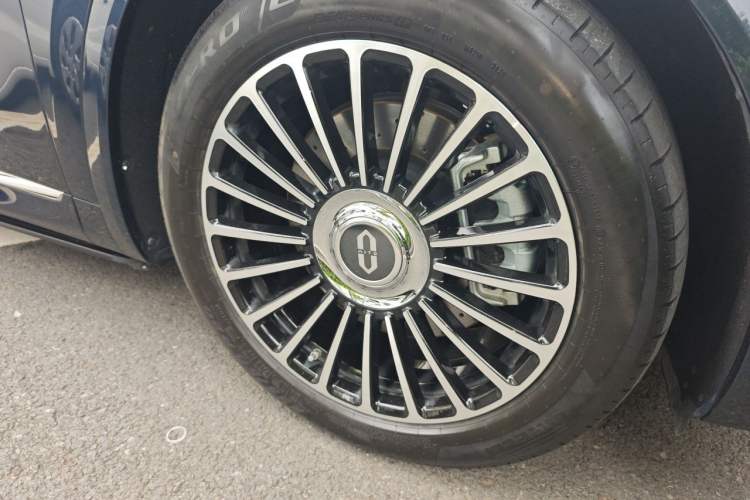 Used Hima AITO M8 2025 Extended-Range Max+ Version 53.4 kWh 6-Seater Edition Right Front Wheel Hub