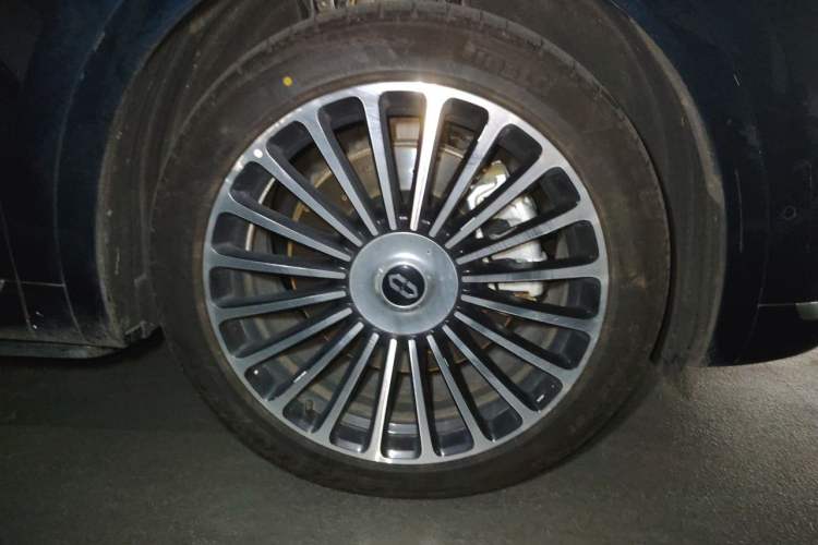 Used Hima AITO M8 2025 Extended-Range Ultra Version 53.4 kWh 5-Seater Edition Right Front Wheel Hub