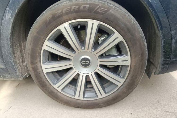 Used Hima AITO M8 2025 Extended-Range Max+ Version 53.4 kWh 5-Seater Edition Right Front Wheel Hub
