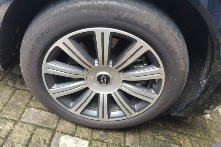 Used Hima AITO M8 2025 Extended-Range Ultra Version 53.4 kWh 6-Seater Edition Right Front Wheel Hub