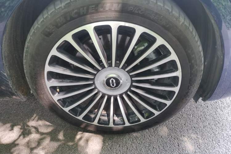 Used Hima AITO M8 2025 Extended-Range Max+ Version 53.4 kWh 6-Seater Edition Right Front Wheel Hub