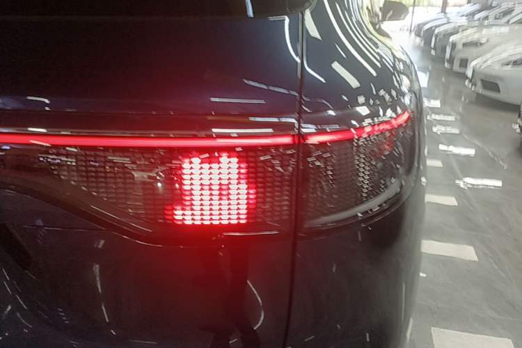 Used Hima AITO M8 2025 Extended-Range Max+ Version 53.4 kWh 5-Seater Edition Right Rear Taillight