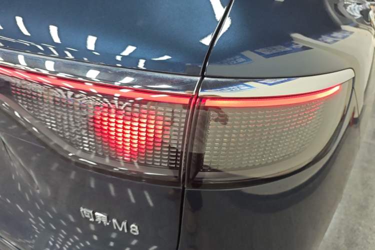 Used Hima AITO M8 2025 Extended-Range Ultra Version 53.4 kWh 6-Seater Edition Right Rear Taillight