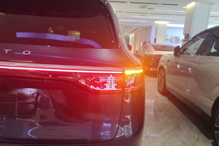Used Hima AITO M8 2025 Extended-Range Ultra Version 53.4 kWh 5-Seater Edition Right Rear Taillight