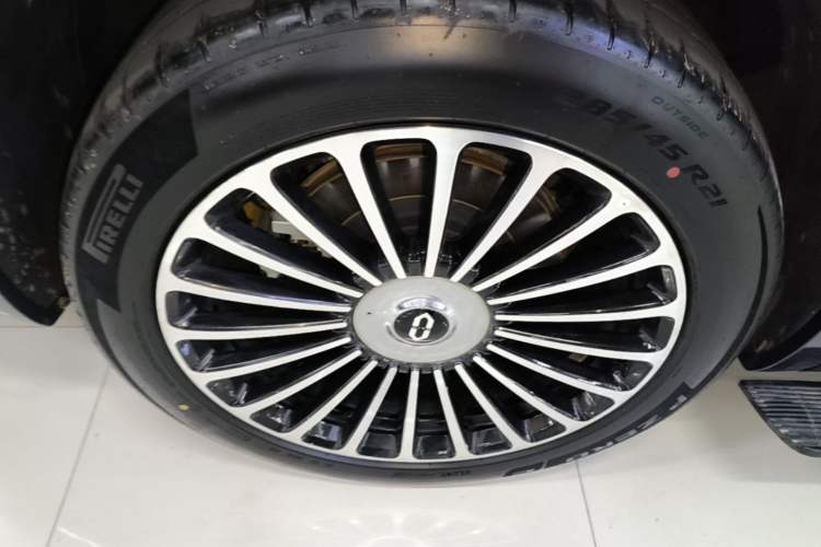 Used Hima AITO M8 2025 Extended-Range Ultra Version 53.4 kWh 5-Seater Edition Right Rear Wheel Hub