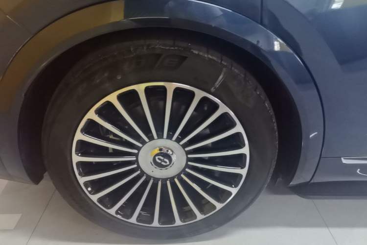 Used Hima AITO M8 2025 Extended-Range Ultra Version 53.4 kWh 5-Seater Edition Right Rear Wheel Hub