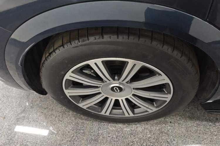 Used Hima AITO M8 2025 Extended-Range Ultra Version 53.4 kWh 6-Seater Edition Right Rear Wheel Hub