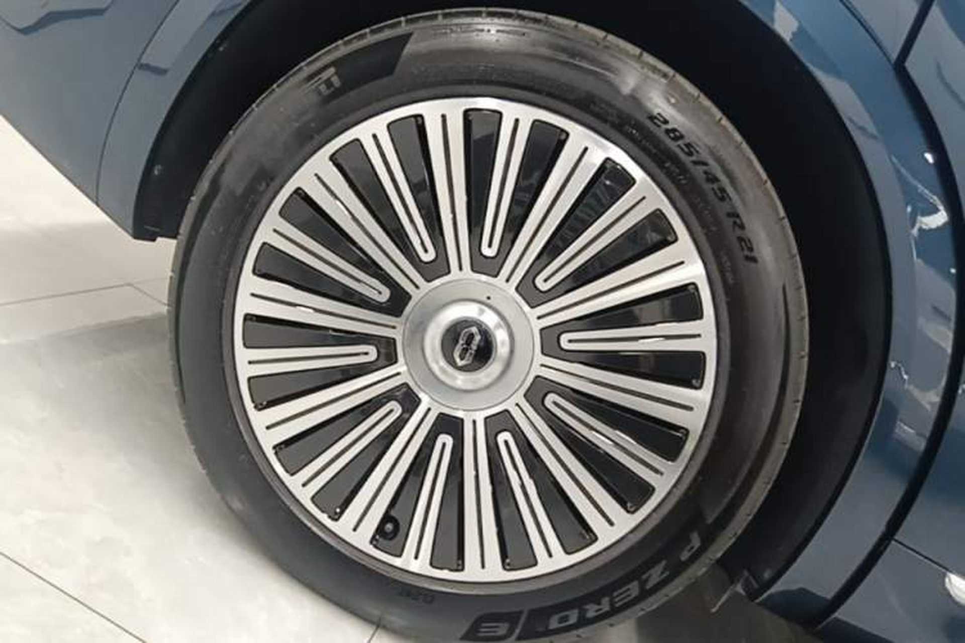 Used Hima AITO M8 2025 Extended-Range Ultra Version 53.4 kWh 6-Seater Edition Right Rear Wheel Hub