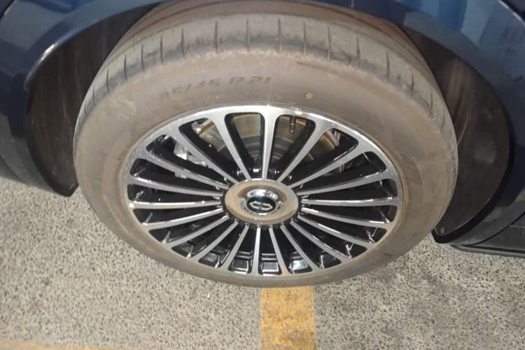 Used Hima AITO M8 2025 Extended-Range Ultra Version 53.4 kWh 5-Seater Edition Right Rear Wheel Hub