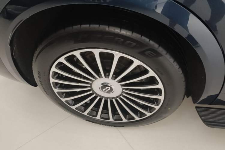 Used Hima AITO M8 2025 Extended-Range Max+ Version 53.4 kWh 6-Seater Edition Right Rear Wheel Hub