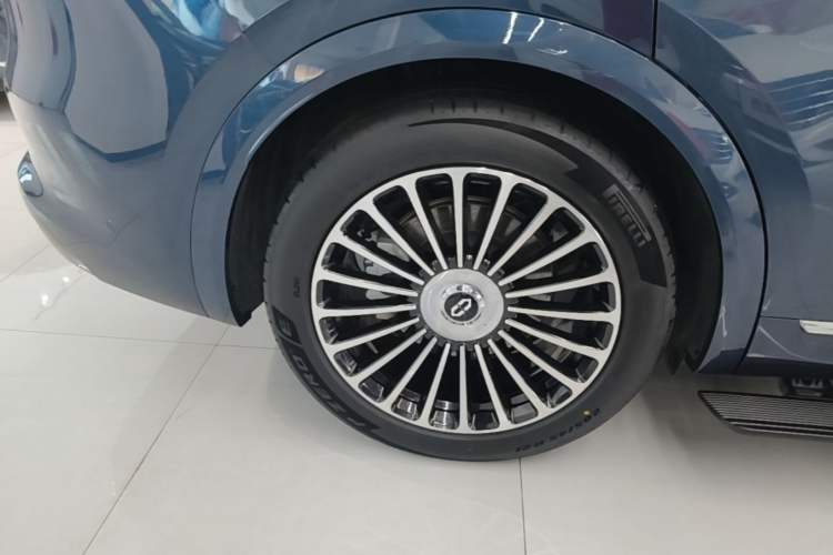 Used Hima AITO M8 2025 Extended-Range Ultra Version 53.4 kWh 5-Seater Edition Right Rear Wheel Hub