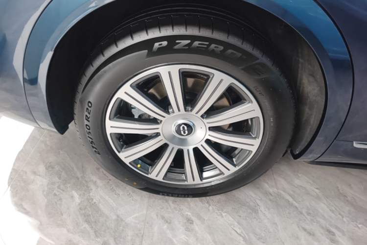 Used Hima AITO M8 2025 Extended-Range Max+ Version 53.4 kWh 5-Seater Edition Right Rear Wheel Hub
