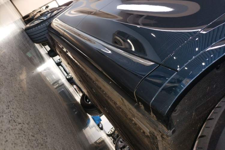 Used Hima AITO M8 2025 Model Pure Electric Max+ Five-Seat Long-Range Version Right Side Sill