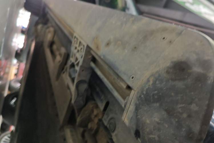 Used Hima AITO M8 2025 Extended-Range Ultra Version 53.4 kWh 5-Seater Edition Right Side Sill