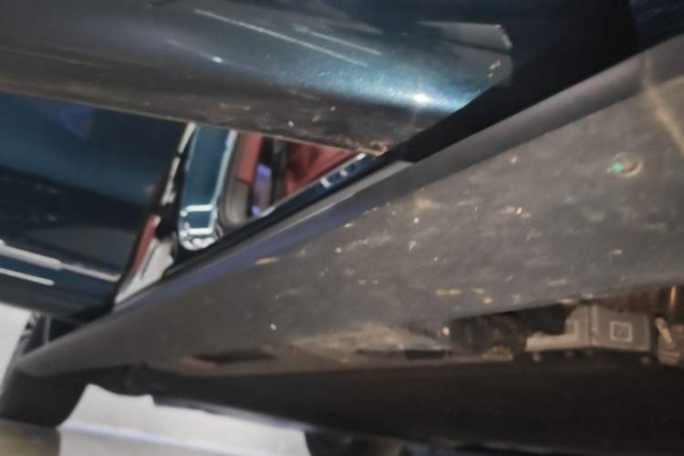 Used Hima AITO M8 2025 Extended-Range Ultra Version 53.4 kWh 5-Seater Edition Right Side Sill
