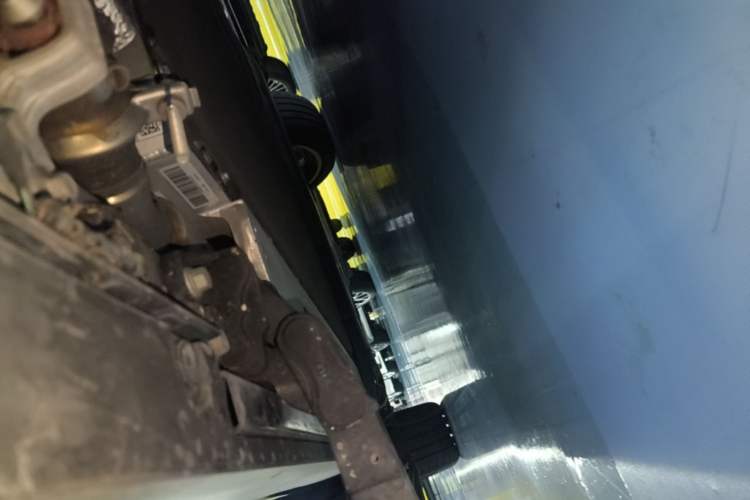 Used Hima AITO M8 2025 Extended-Range Ultra Version 53.4 kWh 5-Seater Edition Right Side Sill