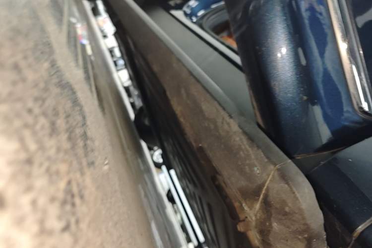 Used Hima AITO M8 2025 Extended-Range Ultra Version 53.4 kWh 6-Seater Edition Right Side Sill