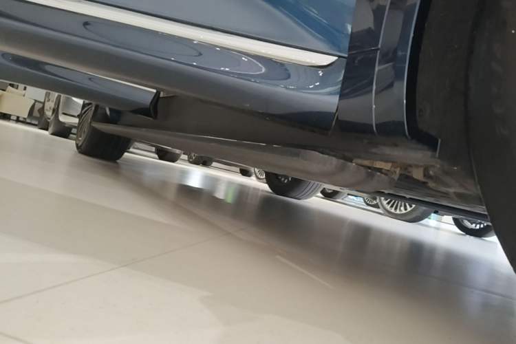 Used Hima AITO M8 2025 Extended-Range Max+ Version 53.4 kWh 6-Seater Edition Right Side Sill