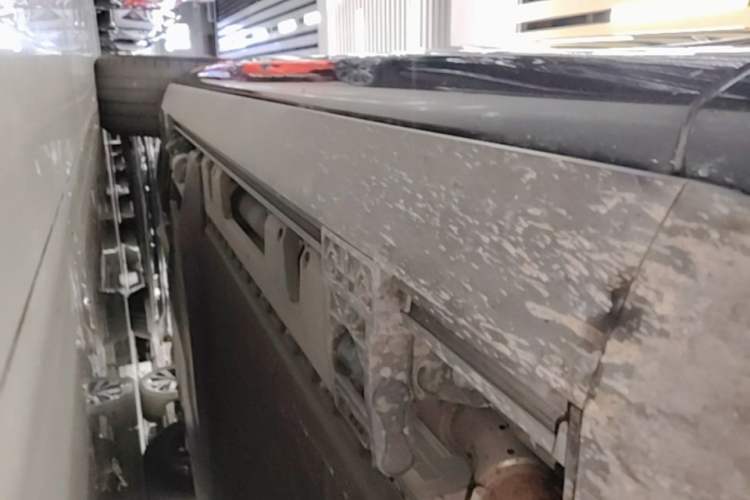 Used Hima AITO M8 2025 Extended-Range Ultra Version 53.4 kWh 5-Seater Edition Right Side Sill