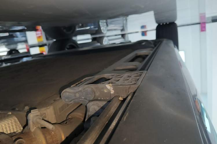 Used Hima AITO M8 2025 Extended-Range Ultra Version 53.4 kWh 5-Seater Edition Right Side Sill