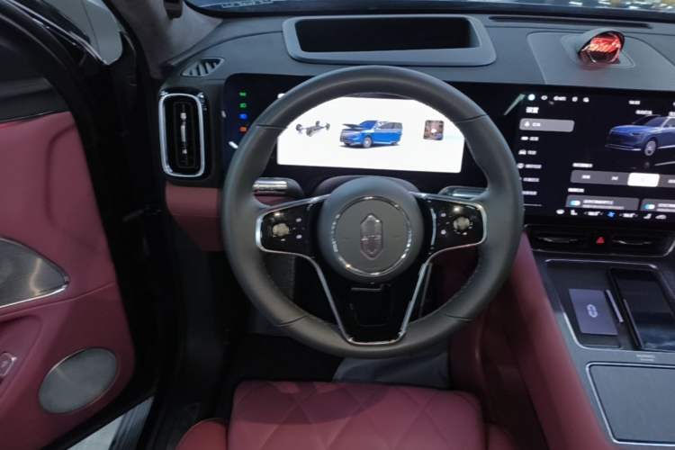 Used Hima AITO M8 2025 Extended-Range Ultra Version 53.4 kWh 5-Seater Edition Steering Wheel