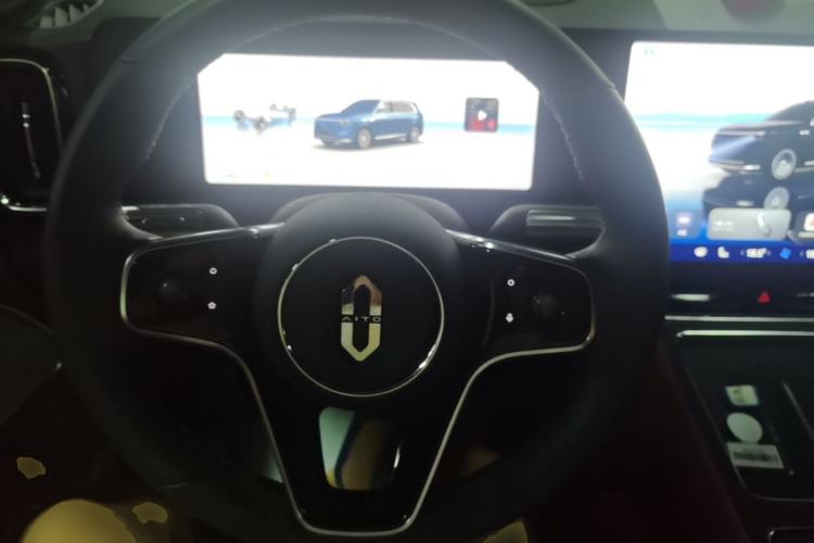 Used Hima AITO M8 2025 Extended-Range Ultra Version 53.4 kWh 5-Seater Edition Steering Wheel